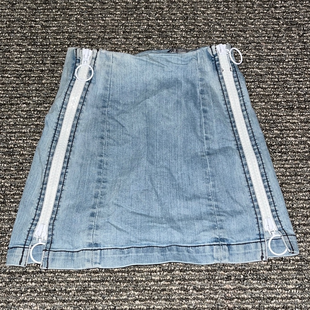 CARMAR jean skirt with white zippers